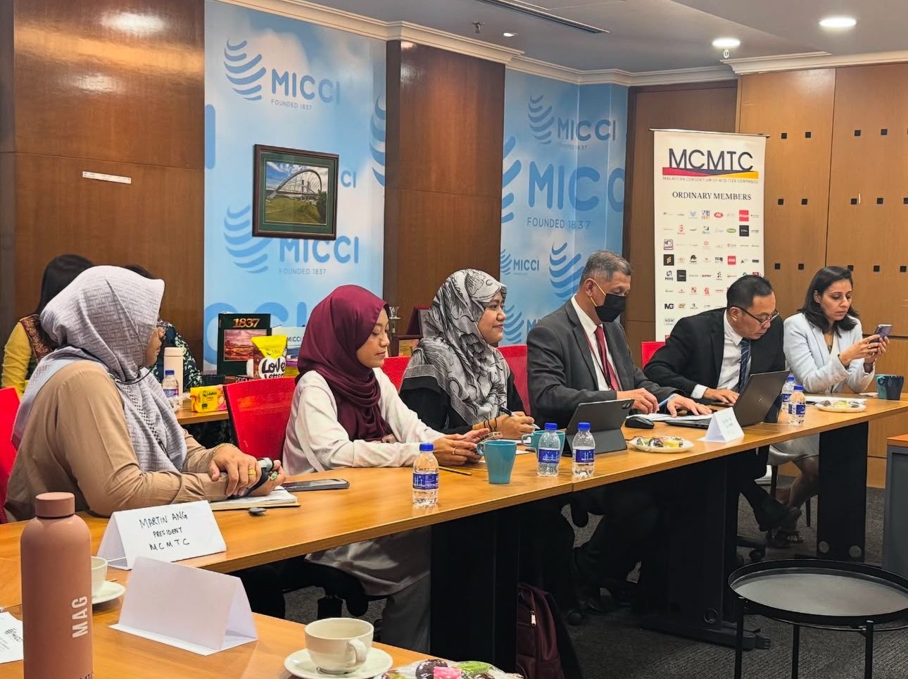 We are participated in a meeting on the Halal industry with JAKIM